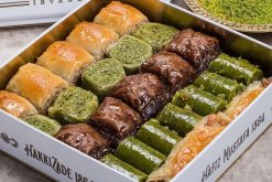 Alternative view of بقلاوة مشكلة بالفستق والجوز 1كجم | حلويات حافظ مصطفى