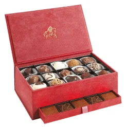 شوكولاتة جوديفا رويال Godiva Royal | علبة قطيفة 45 قطعة | الهدية الأمثل لأحبائك